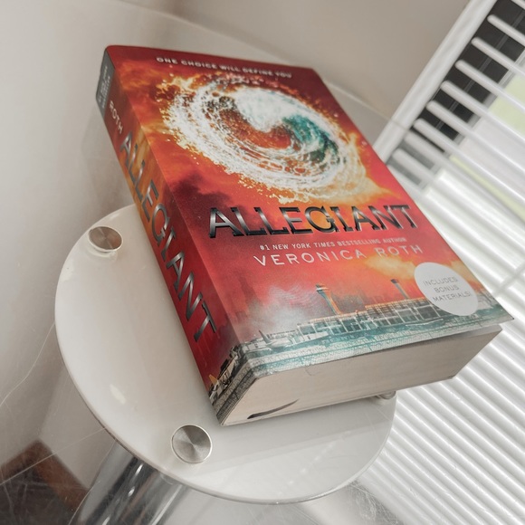 Allegiant Paperback Book - Picture 2 of 6
